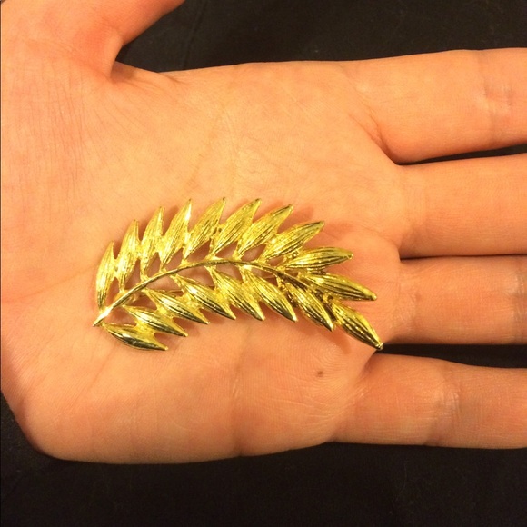 Golden Leaf Brooch - Picture 4 of 4